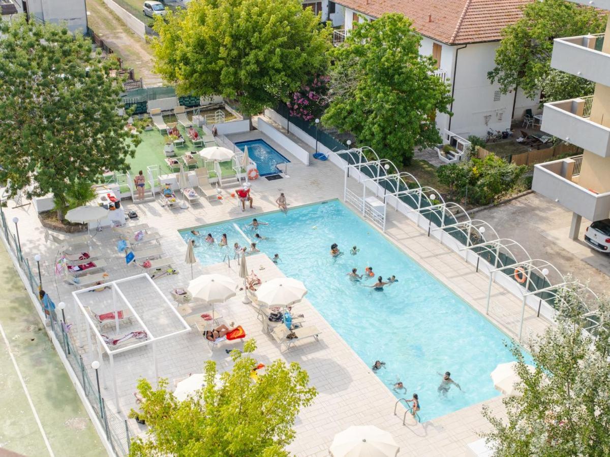 Hotel Marina Beach - Azzurro Club Равенна Экстерьер фото