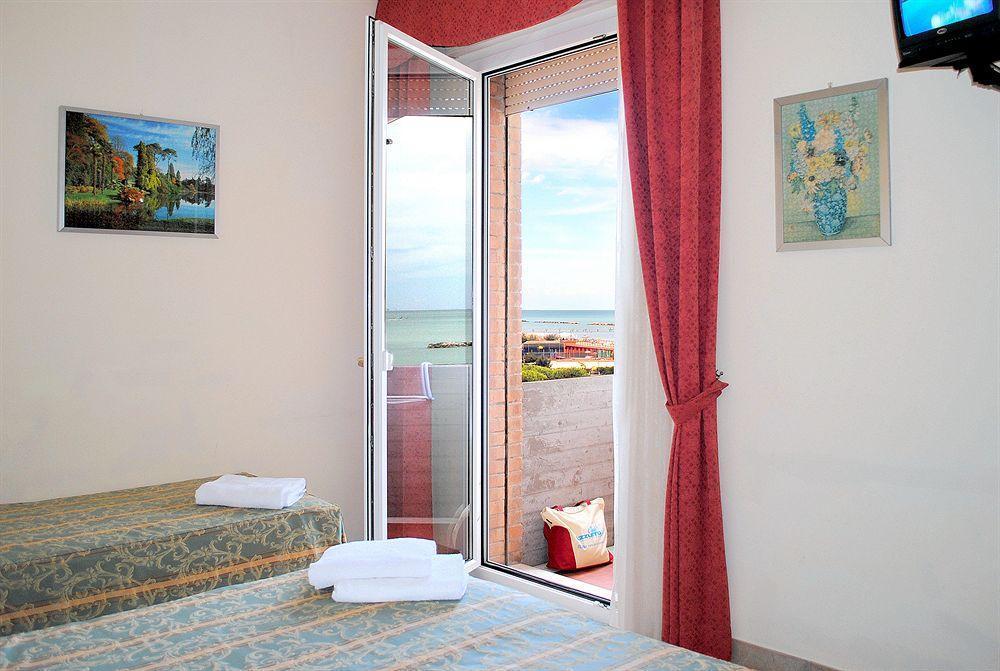 Hotel Marina Beach - Azzurro Club Равенна Экстерьер фото