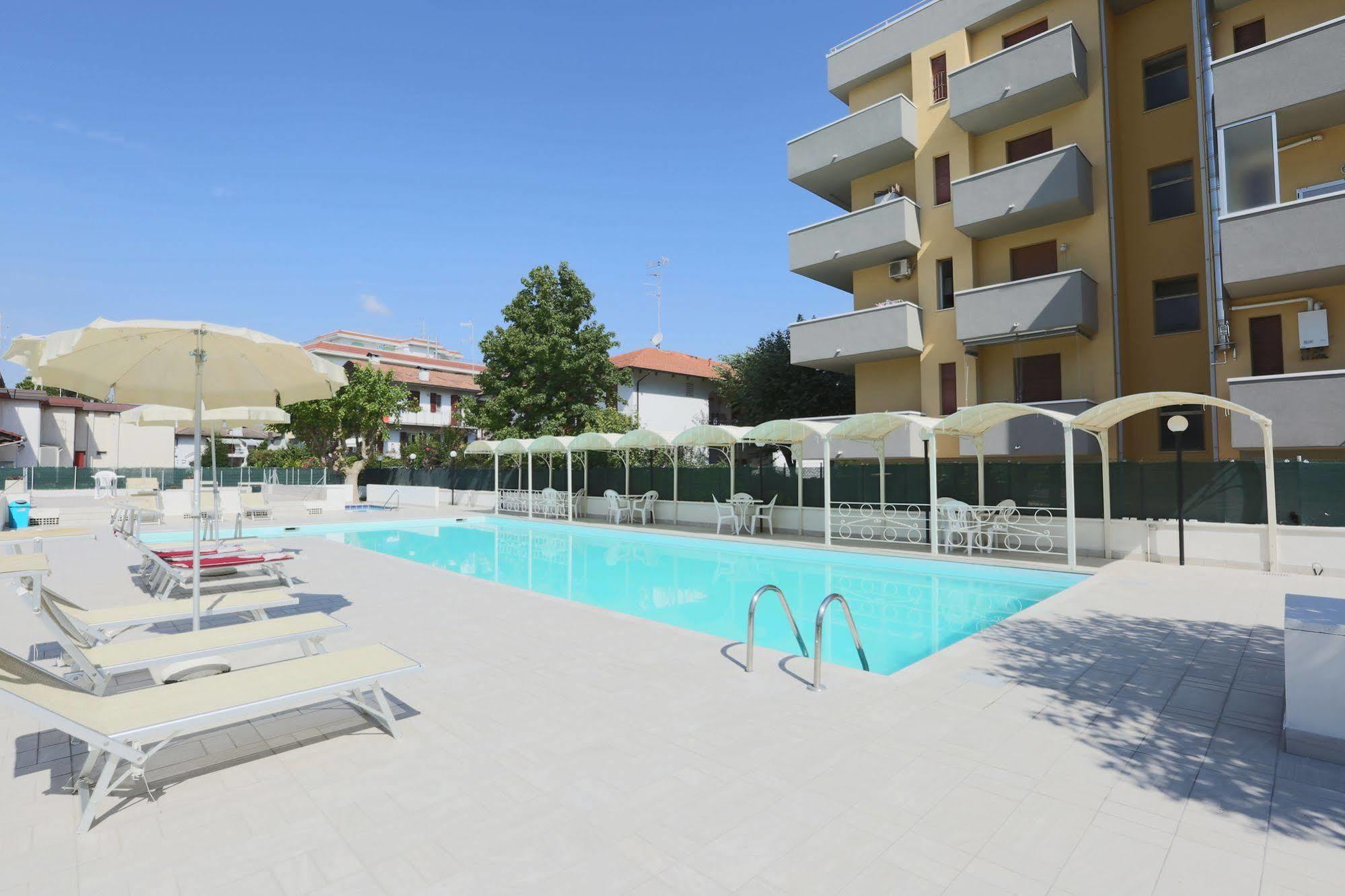 Hotel Marina Beach - Azzurro Club Равенна Экстерьер фото