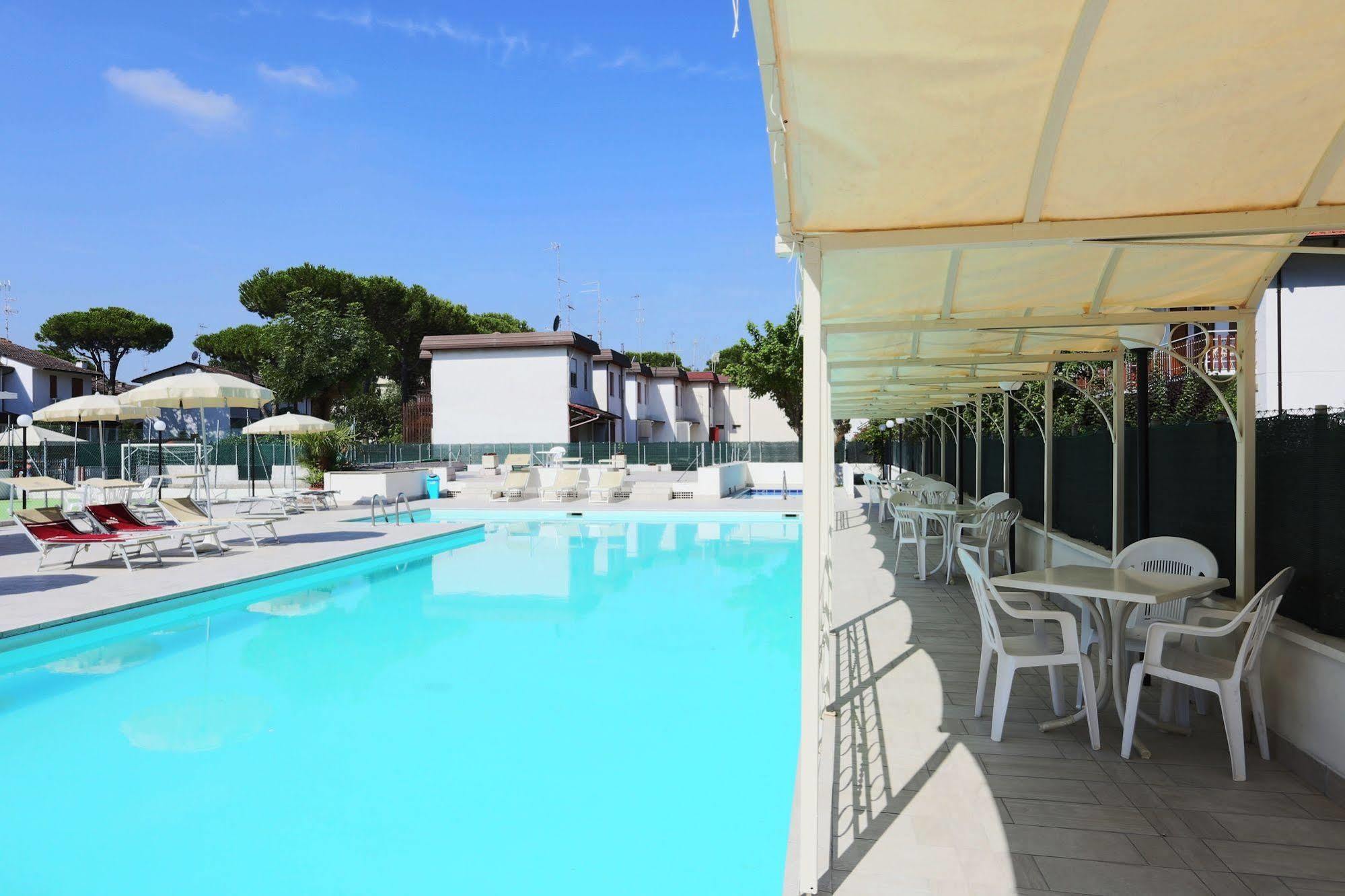 Hotel Marina Beach - Azzurro Club Равенна Экстерьер фото