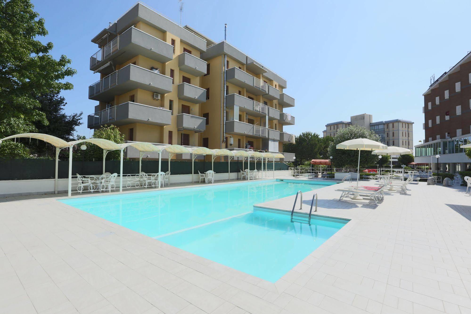 Hotel Marina Beach - Azzurro Club Равенна Экстерьер фото