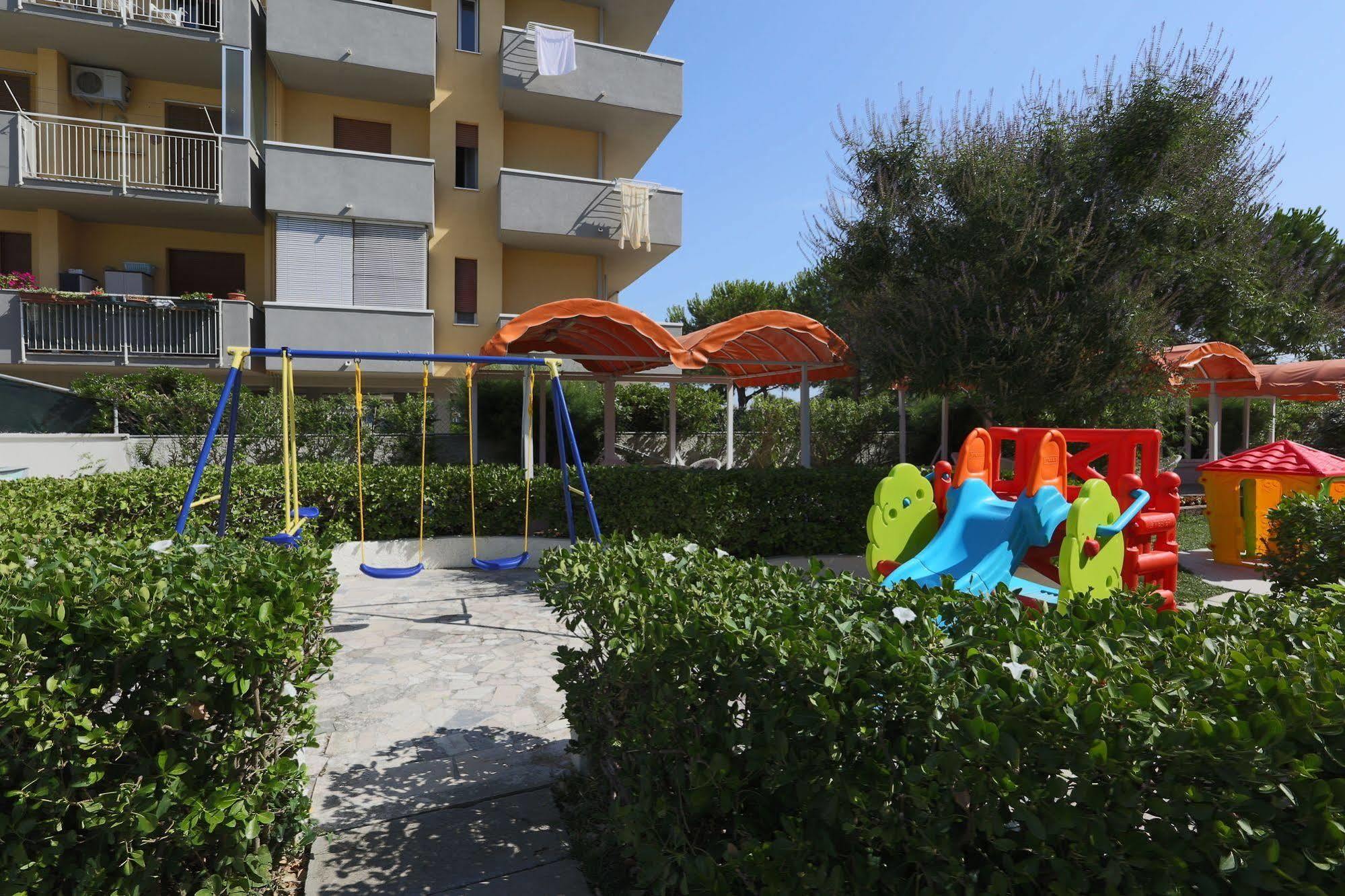 Hotel Marina Beach - Azzurro Club Равенна Экстерьер фото